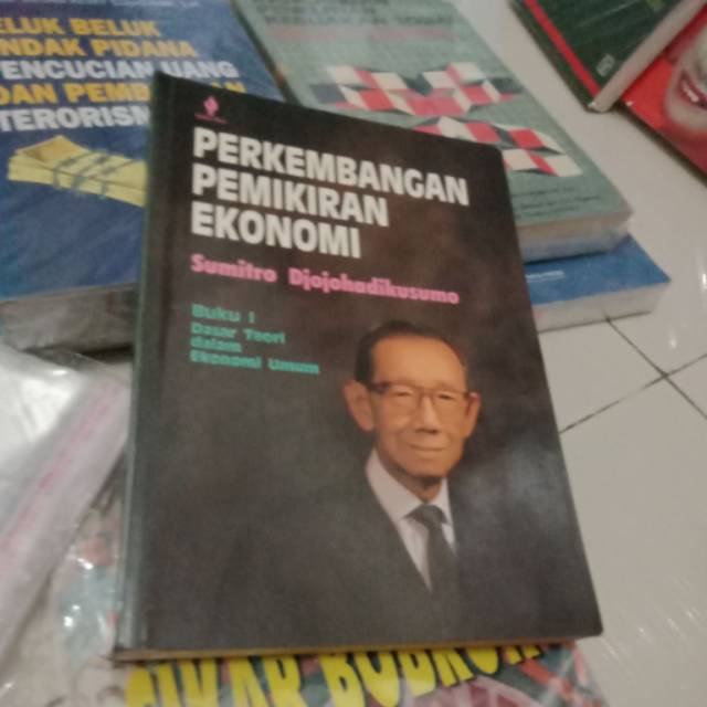 Perkembangan pemikiran ekonomi buku 1