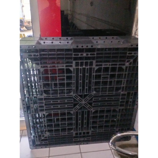 PALLET plastik bekas seacond berkwalitas impor,UK 110x110x12 max 1 ton..