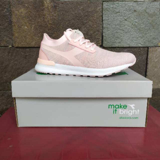 diadora pink