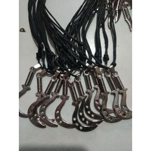 kalung bandul crulit