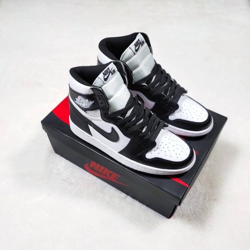Nike Air Jordan 1 Retro High OG "Black White"