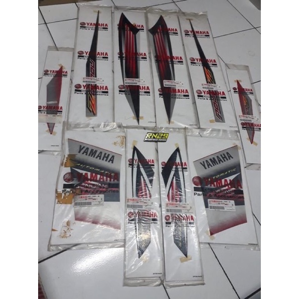 Striping nouvo z original yamaha set sticker nouvo striping nouvo z list body nouvo z merah silver