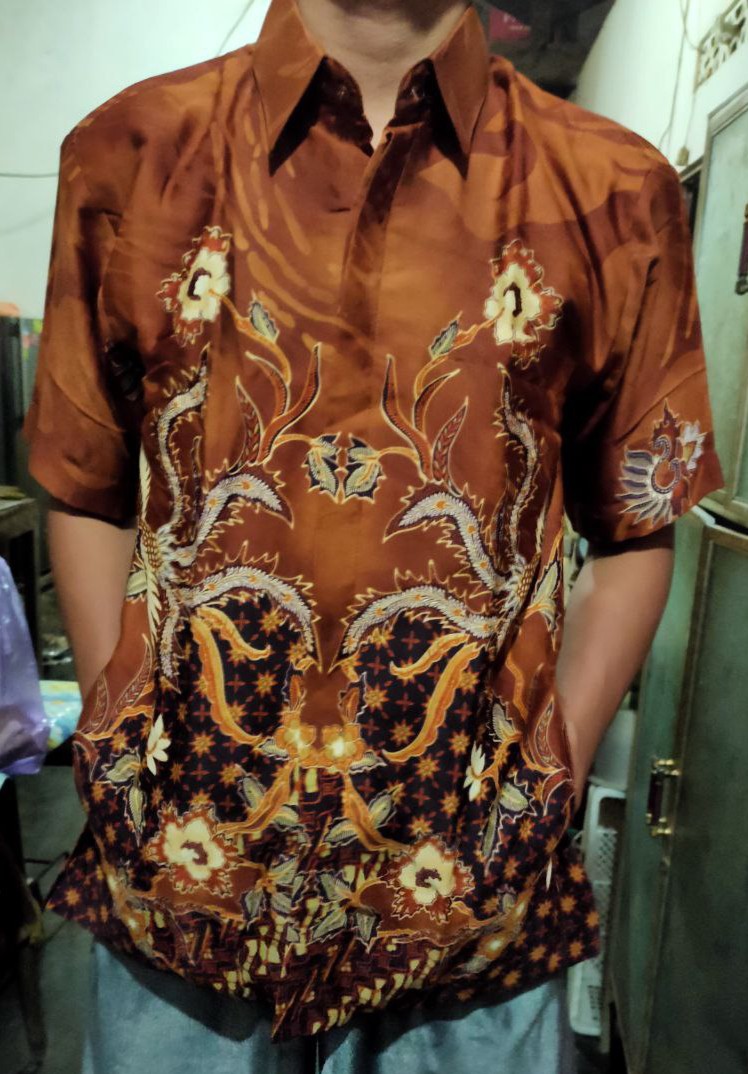 Kemeja Batik Semi Sutra Kreep Puring Istimewa Bahu Pakai Busa Kemasan Kardus Loyality