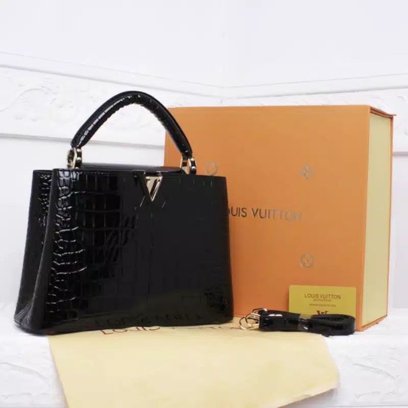 # 94741 TAS LV CAPUCINES BB SHINY ONLY SIZE 27CM