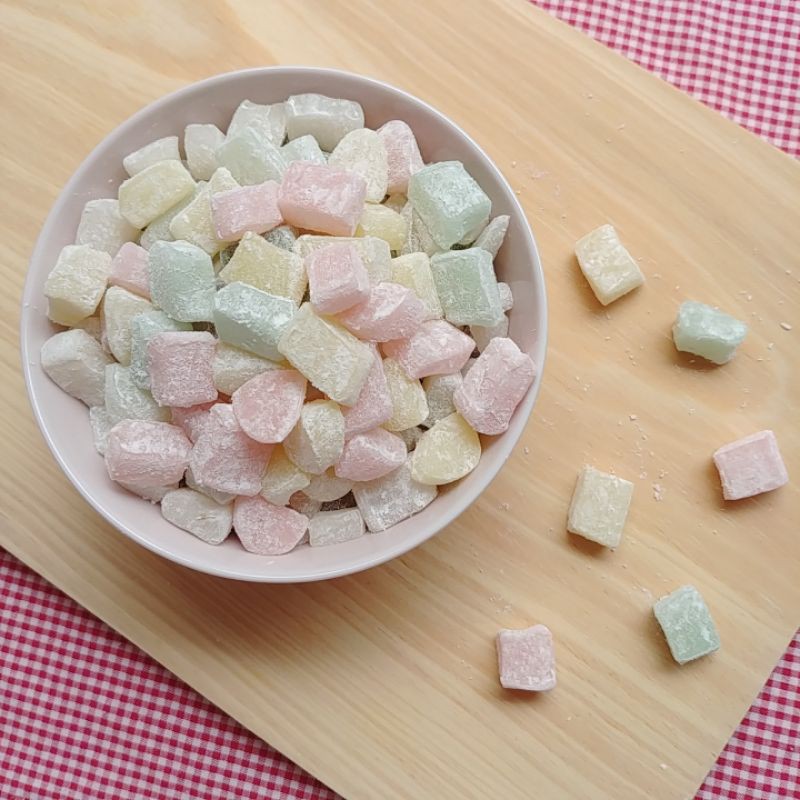 

(READY SAMEDAY JIKA ORDER SEBELUM 15.30) MOCHI POLOS. mochi polos : pelangi, putih, matcha, coffee caramel, black coffee, choco.