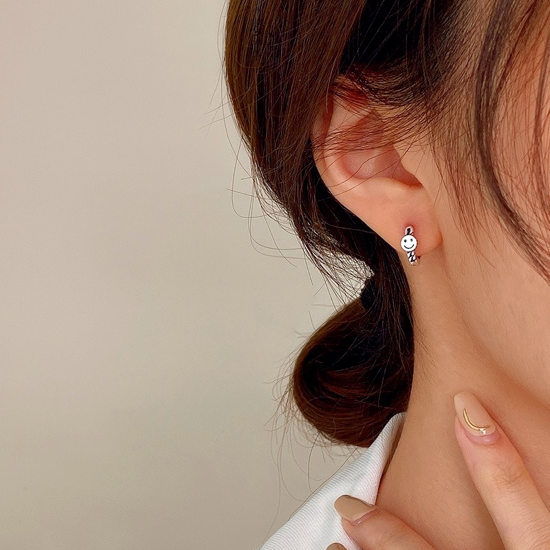 We Flower Anting Hoop s925 Silver Model Bunga Smiley Face Hollow Gaya Vintage Untuk Wanita