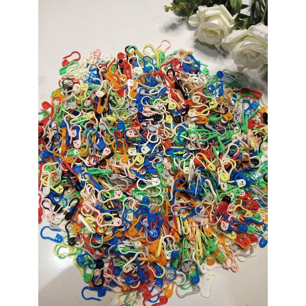 peniti bohlam plastik