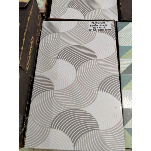 Keramik dinding kamar mandi Platinum Bonia Grey 25x40 KW1