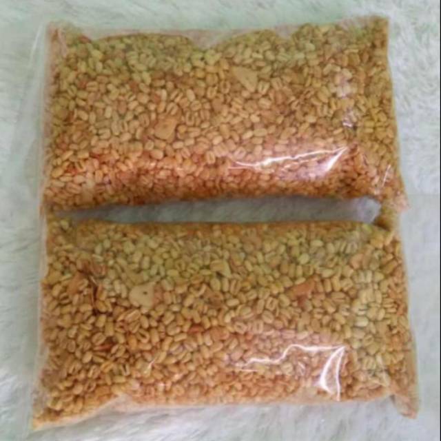 

kacang hijau kupas guriih dengan irisan bawang putih .home made dan