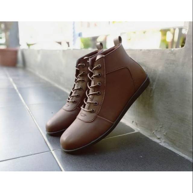 Brodo sepatu pria
