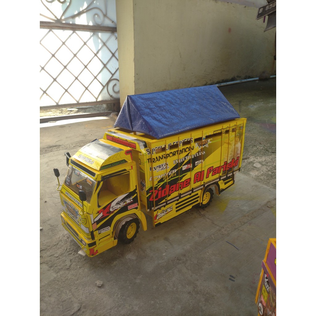 

miniaturtrukoleng hits kado ultah