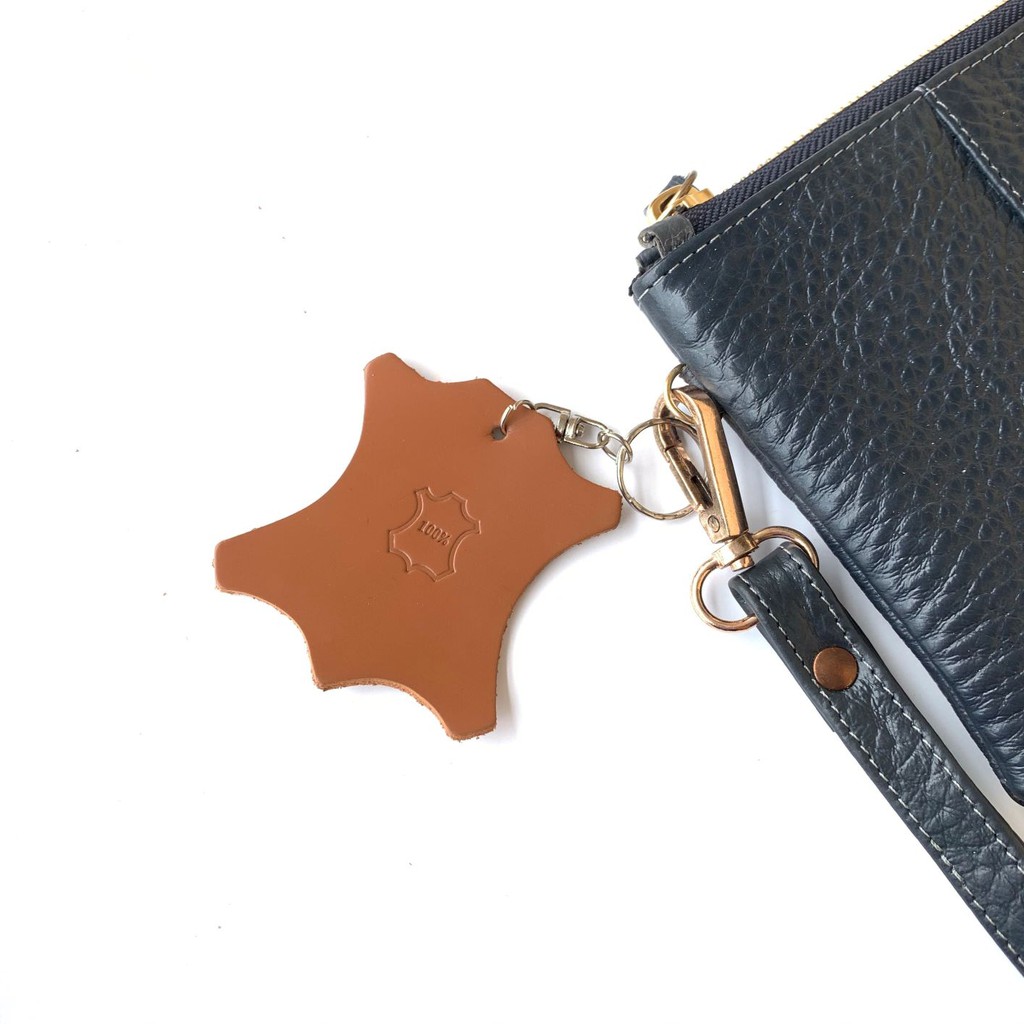 Gantungan kunci KULIT ASLI. Gantungan kunci logo kulit asli.