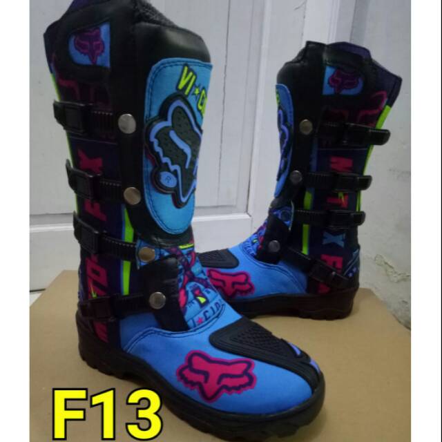 Sepatu cross print F13 adv