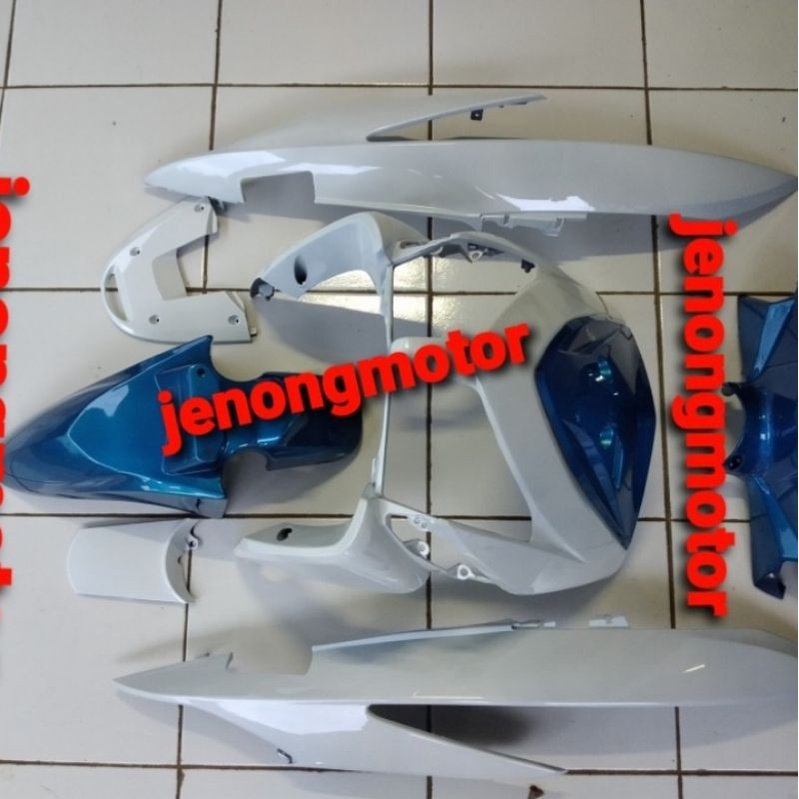 Cover full body halus vario 110 karbu lama putih biru