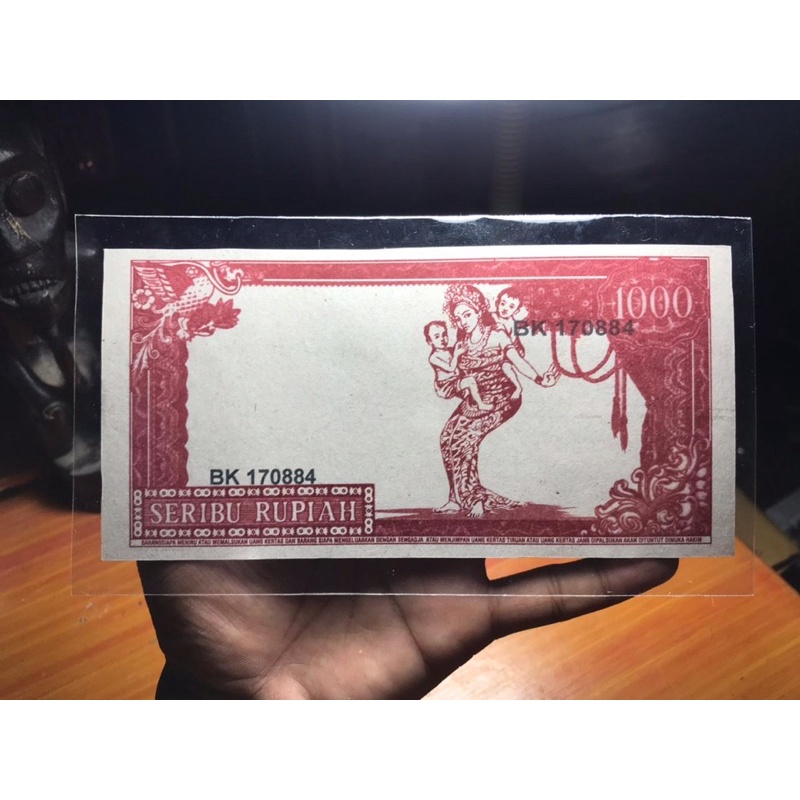Uang Kuno Soekarno 1000 Rupiah Merah 1964 Langka Gendong Anak 2