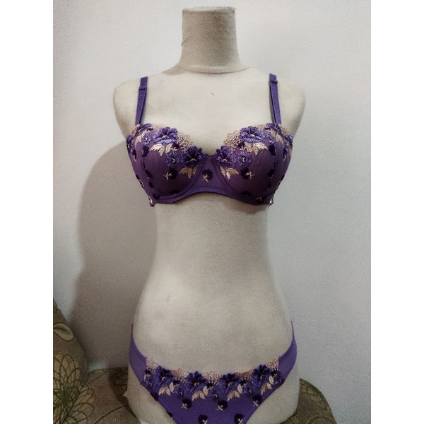 One Set BH & CD The Brahouse Brukat Pakai Kawat 36B 36C