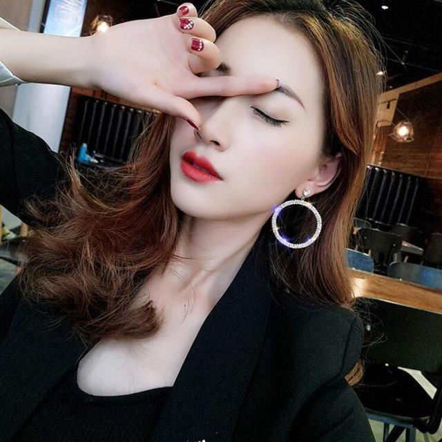 Eropa dan Amerika fashion berlebihan geometri bulat berlian imitasi anting-anting wanita Korea tempe