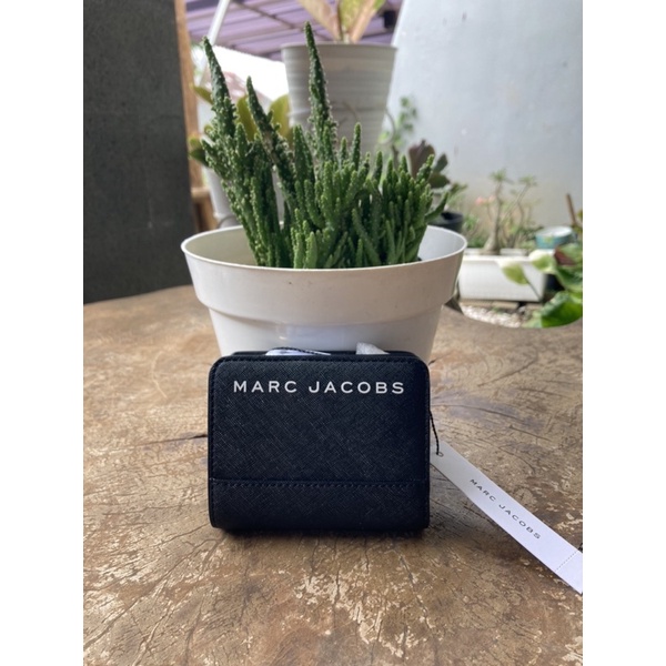 Marc Jacobs Saffiano Mini Bifold Wallet Leather Black AUTHENTIC