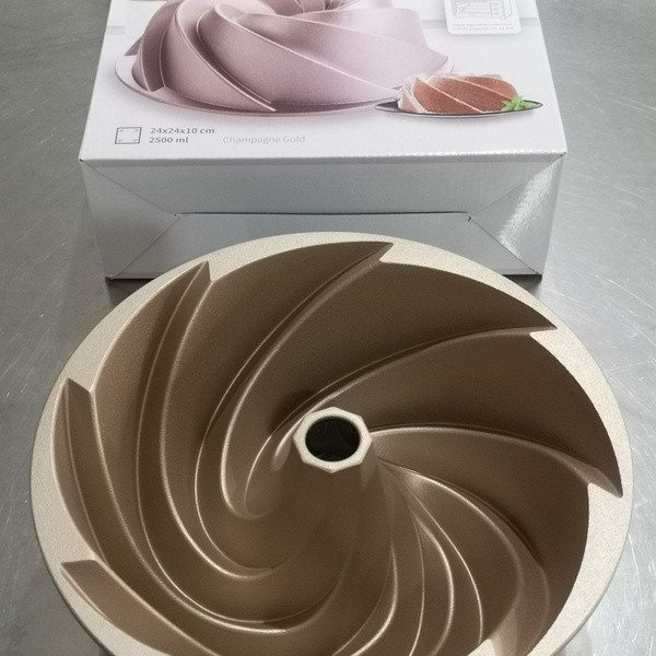 KIRIN PREMIUM CAKE PAN DIE CAST | MARISSA CHAMPAGNE GOLD