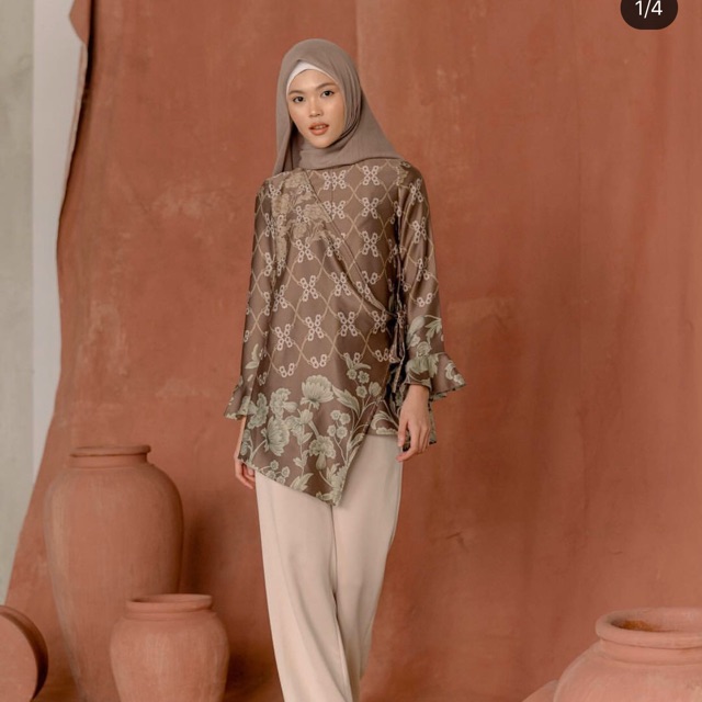 PRELOVED WEARING KLAMBY SUMBAWA BLOUSE