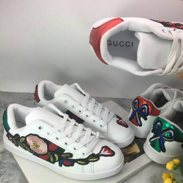 SEPATU SNEAKERS GUCCI FLOWER NEW WHITE