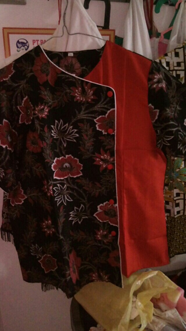 Blouse Batik Wanita Model Asimetris Kombinasi Hitam & Merah Kancing Depan S-m-l-xl-xxl-3l-4l-5l