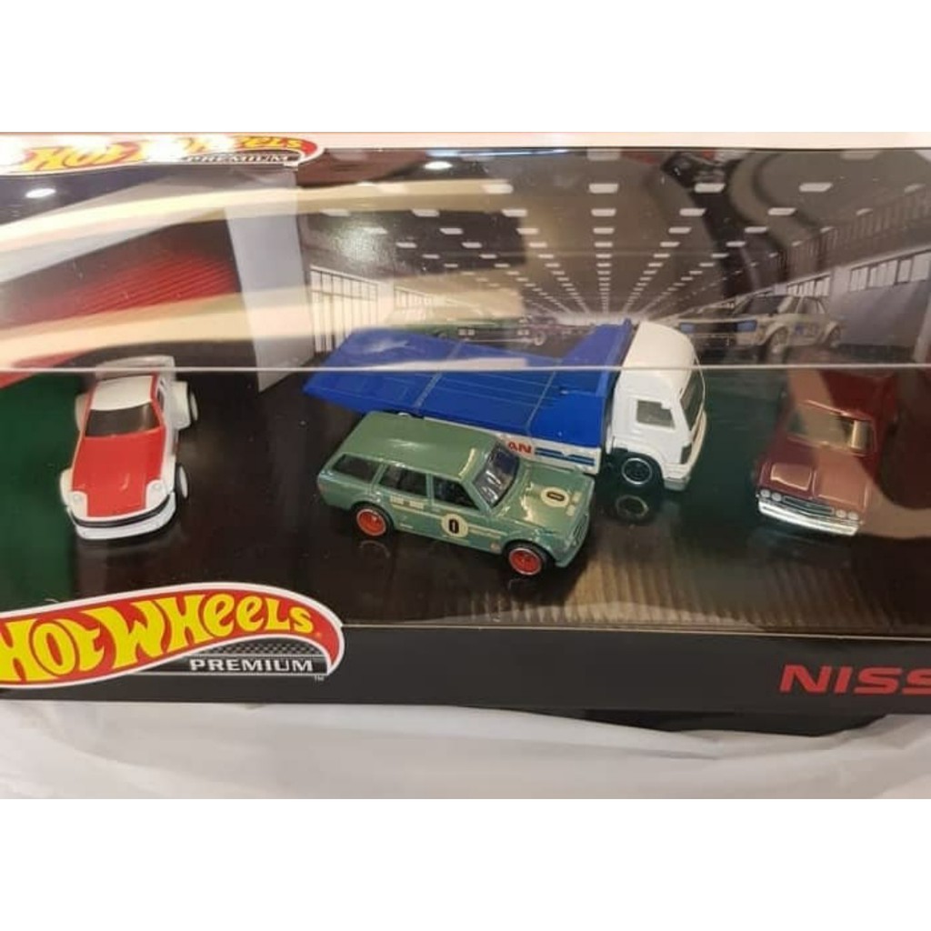 Hot Wheels Premium Nissan Garage Set