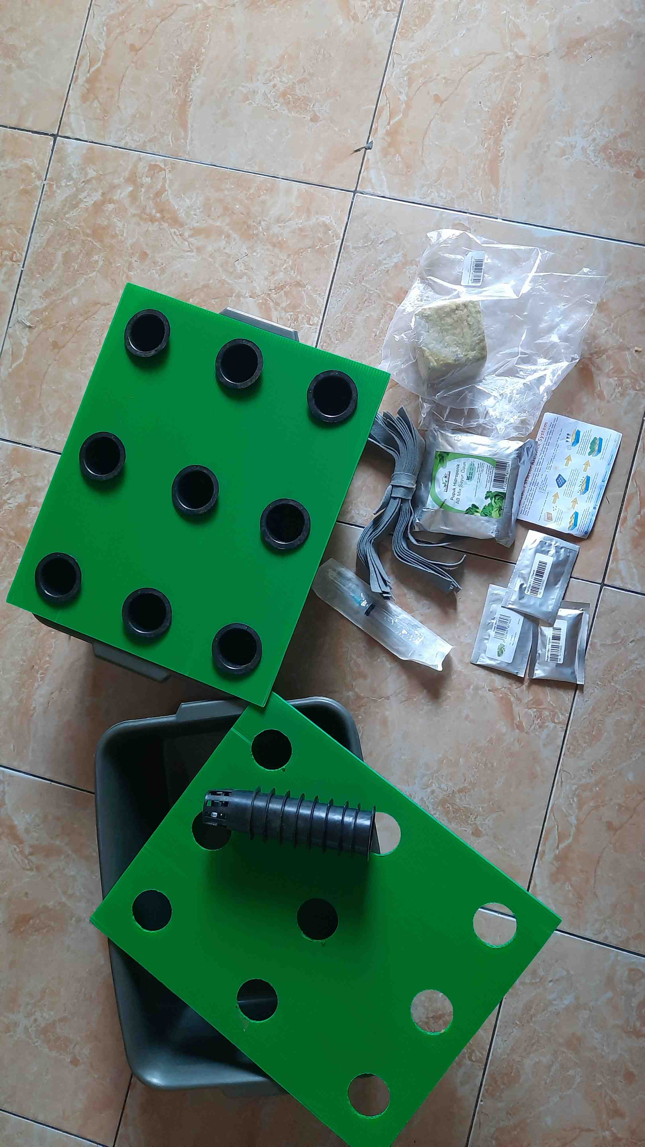 Paket Starter Kit Hidroponik (wick System) 9 Lubang 2 Bak