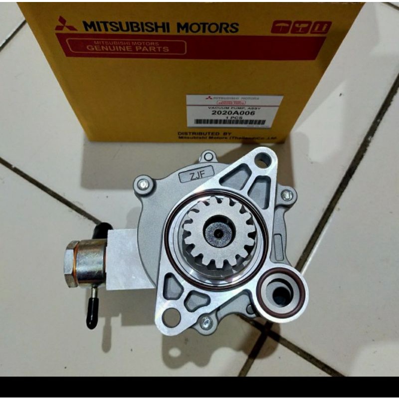 Vacum pump triton 2.8 l200 2.8 strada original