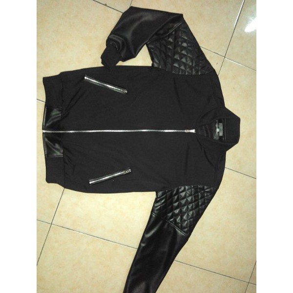 jaket cowok casual.semi kulit keren
