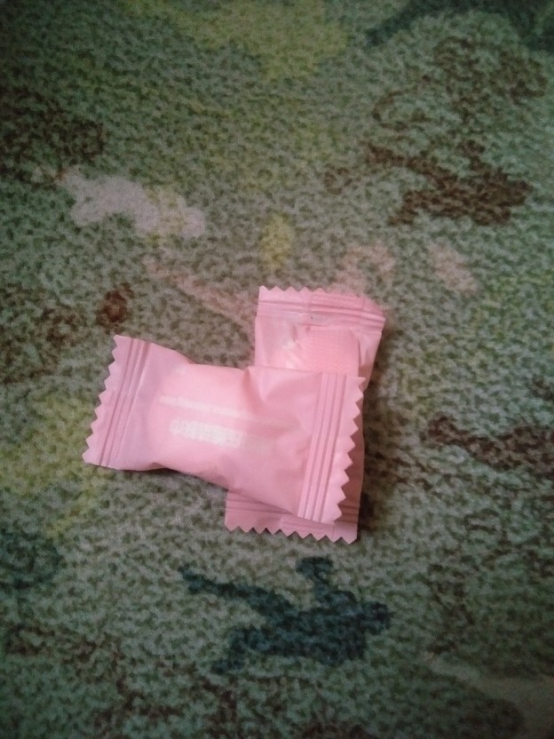 Tissue Handuk Mini Permen Travelling Liburan Kompress Towel Portable