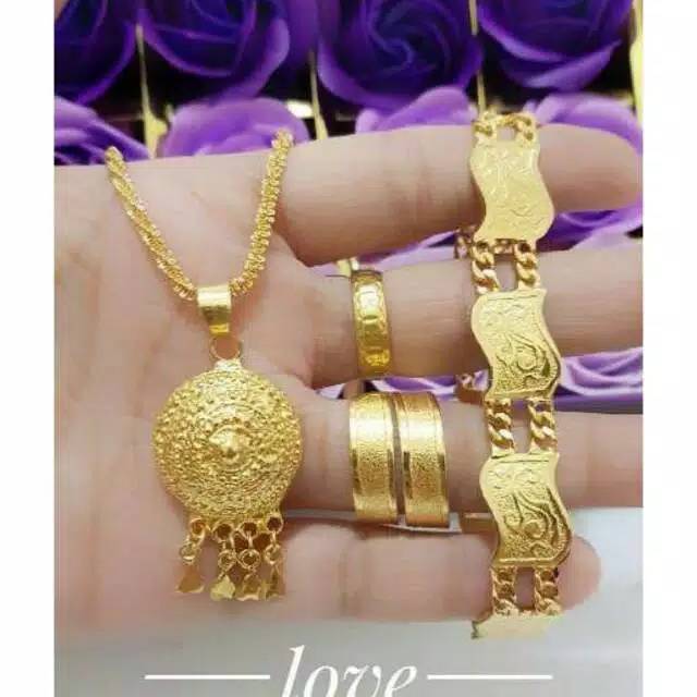 Set Perhiasan lapis emas 24k dan Kristal di jamin warna emas dan ORI