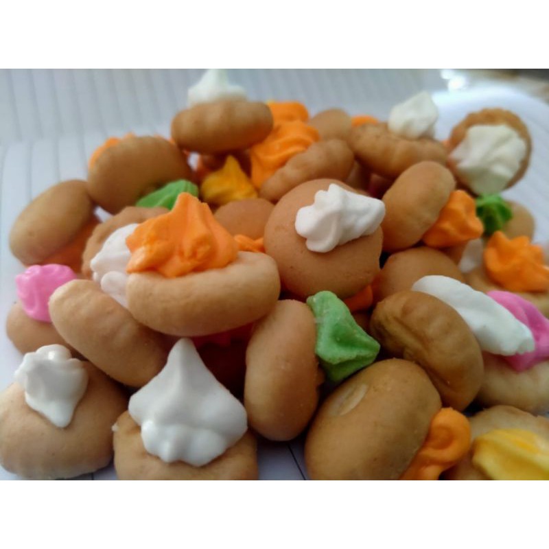 

kue monas/kue gemrose/kue kancing