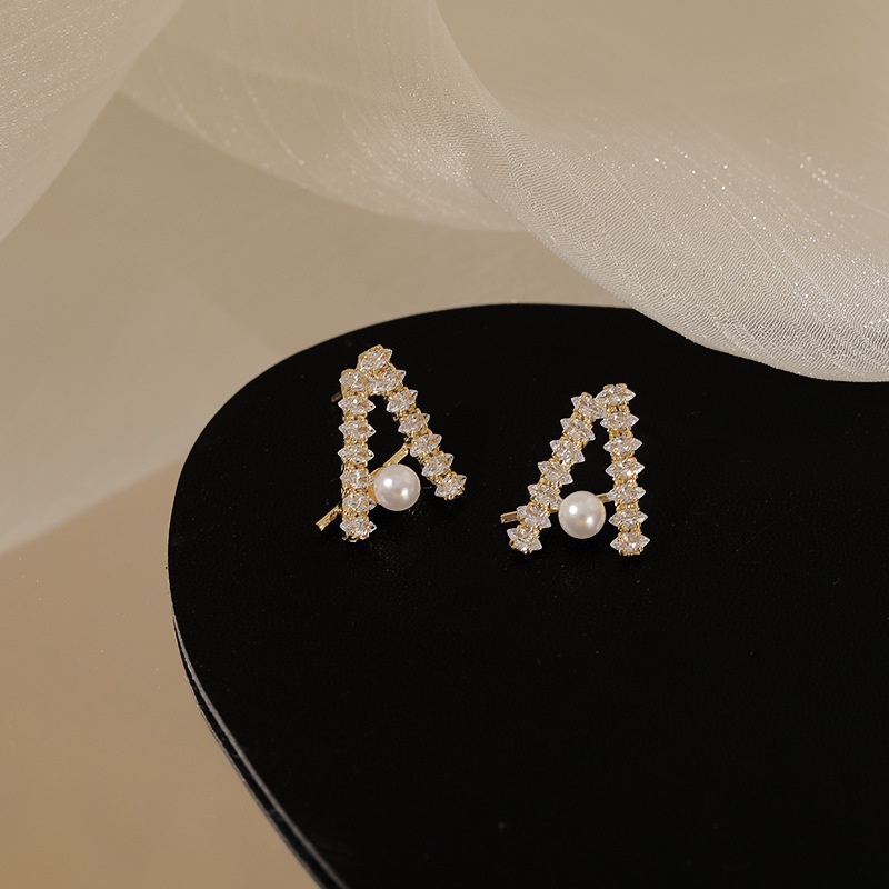 S925 Korea mutiara stud anting-anting wanita sederhana satu kata mikro bertatahkan desain anting-ant