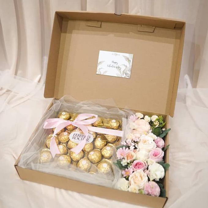 

Valentine Gift Box Bunga Coklat Ferrero Bengiweti