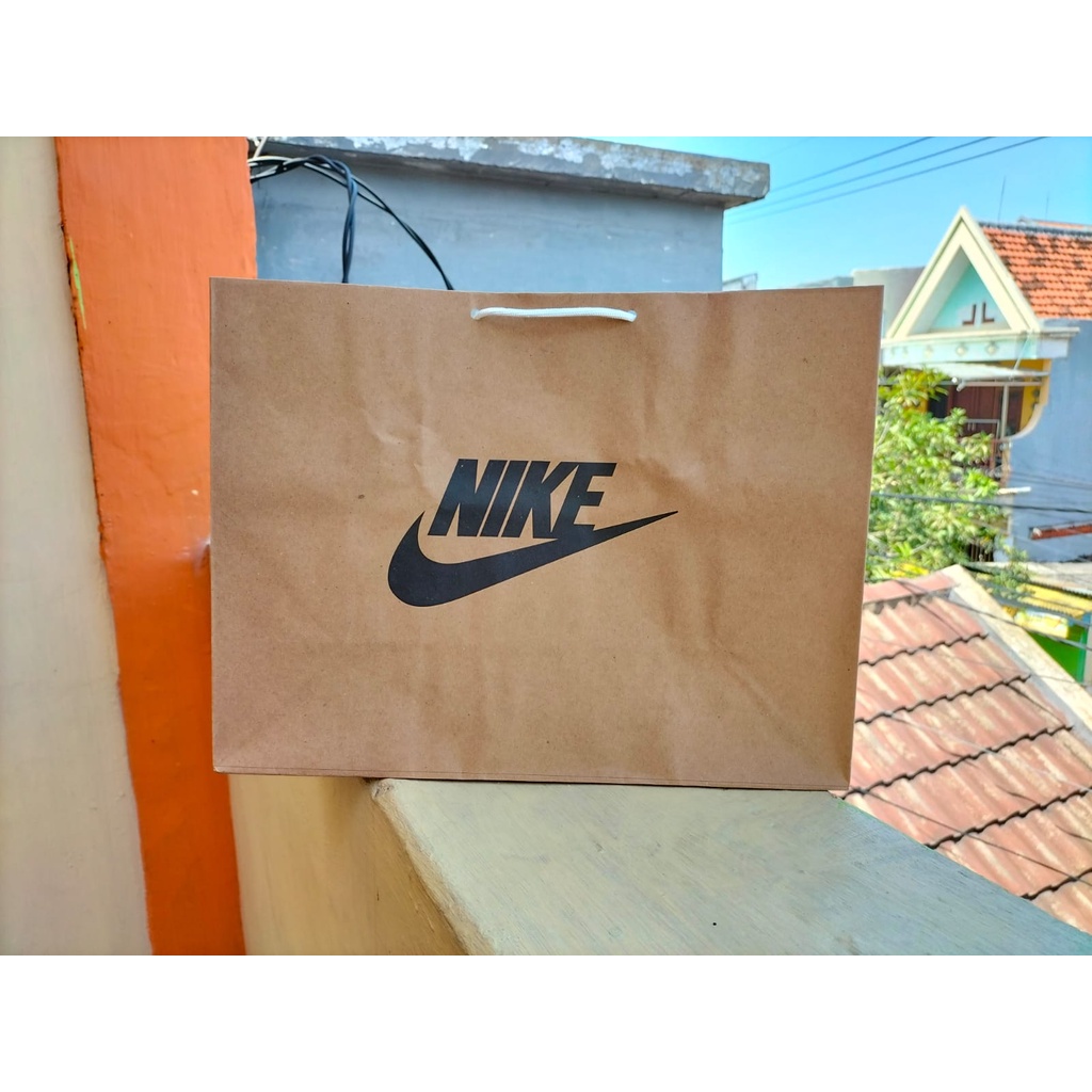 

PAPERBAG NIKE ORIGINAL KANTONG BUNGKUS SNEAKER SEPATU BAJU TERMURAH KADO HADIAH