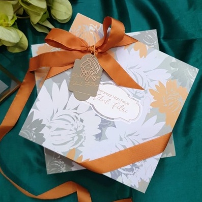 

21x21x7 cm BOX PREMIUM LEBARAN / IDUL FITRI FLORAL ORANGE FREE PITA