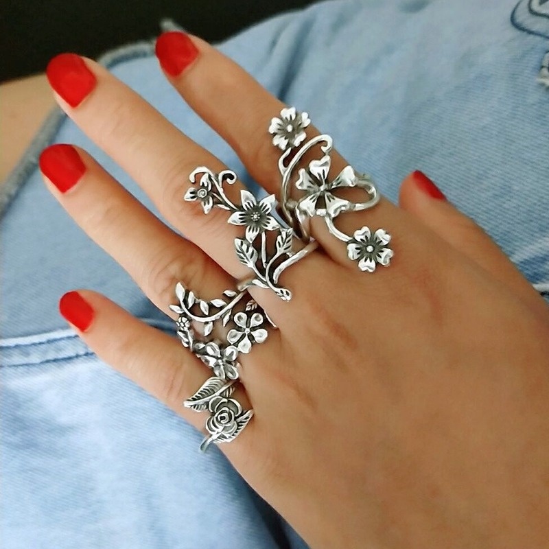 4 Pcs / Set Cincin Knuckle Bentuk Bunga Daun Ukiran Warna Silver Bahan Alloy Gaya Retro Antik Untuk Wanita