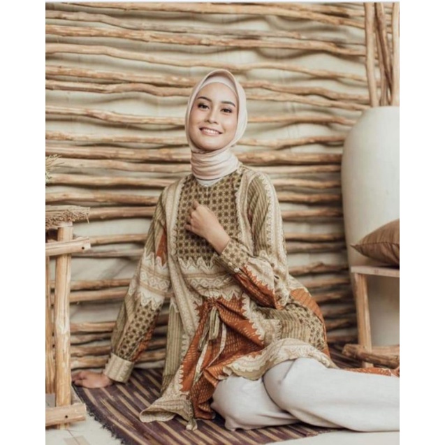 Preloved Rona Tunik Wearing Klamby S