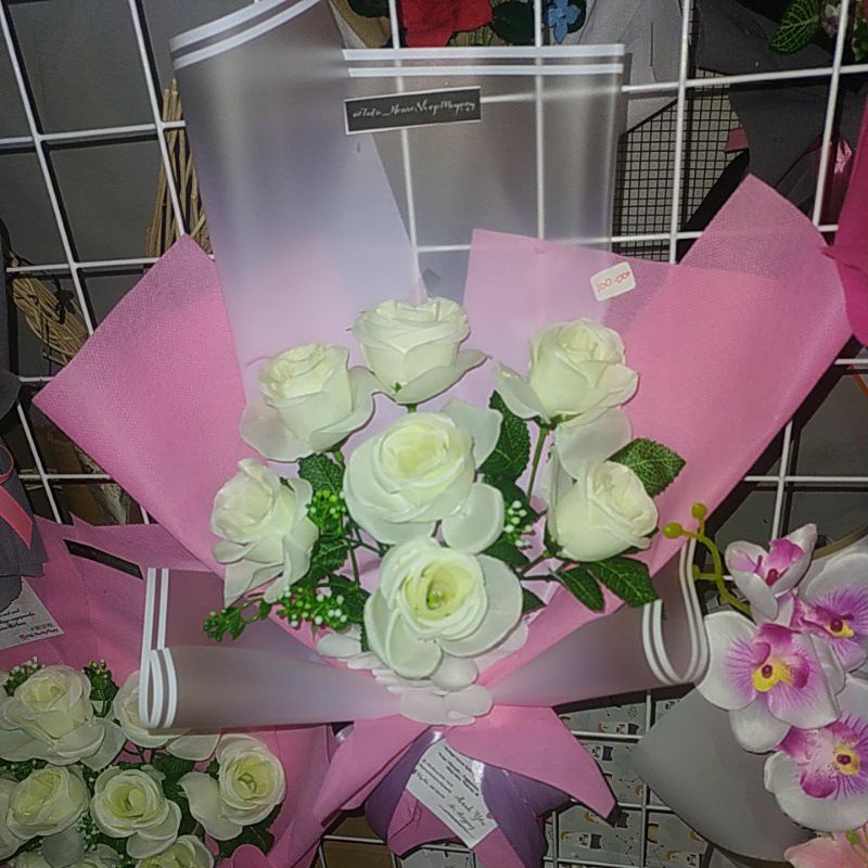 Buket bunga Mawar Putih