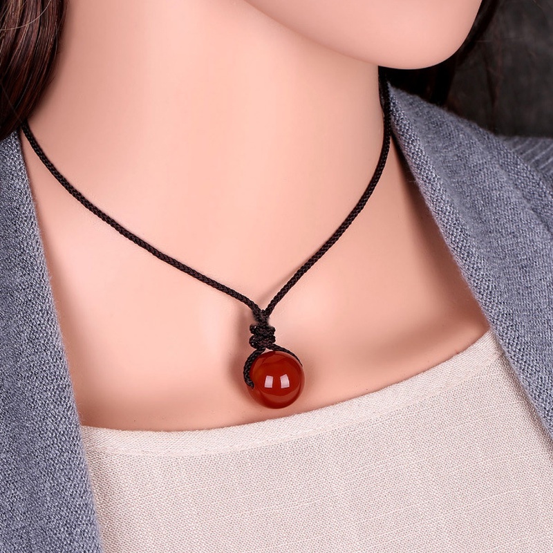 Kalung Rantai Klavikula Hias Liontin Batu Akik Warna Merah Hitam Bahan Logam Gaya Vintage Untuk Wanita