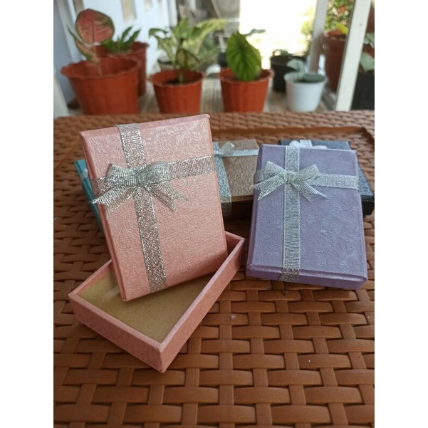 

GIFT BOX / BOX LM/Emas/Perhiasan