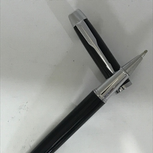 

Pulpen Promosi / Pulpen Esklusif / Elegant Model Parker IM Roller Ball Black LQ CT Klip Silver