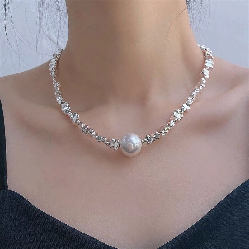 Kalung Rantai Klavikula Desain Geometris Tidak Teratur Aksen Mutiara Warna Silver