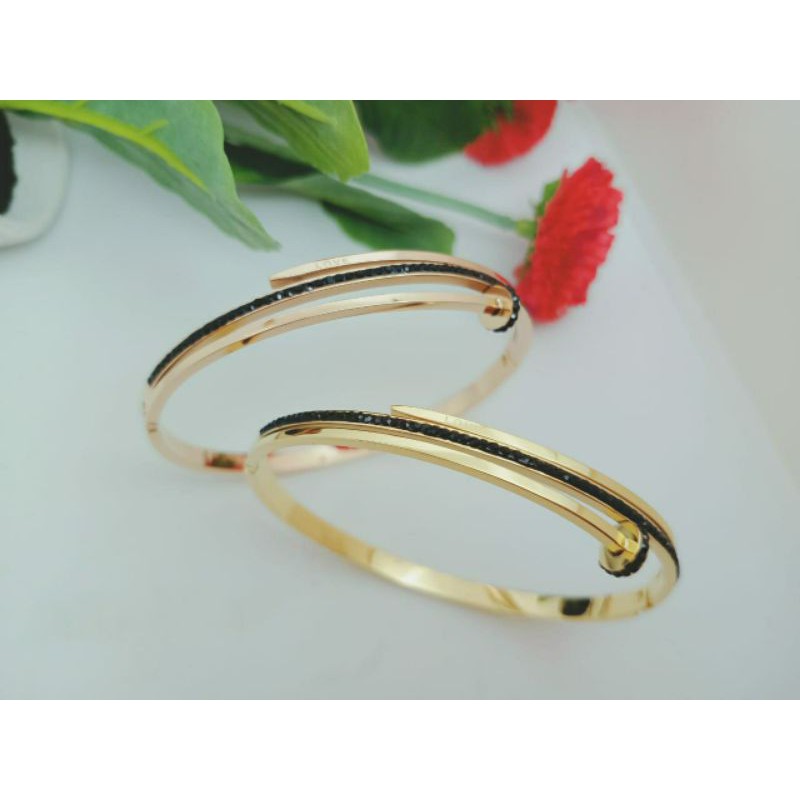 Fourfashion Gelang Titanium Bangle Motif paku Permata Black Kekinian YF04