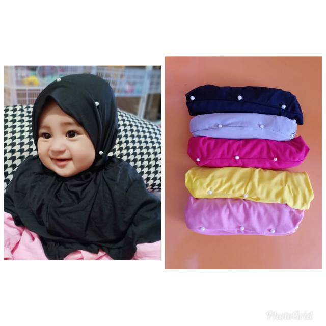 jilbab / hijab anak bayi syria bulan