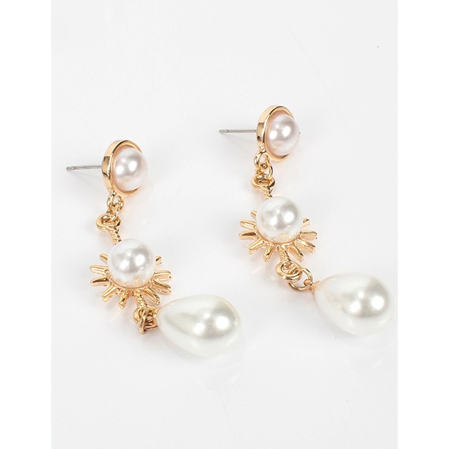 LRC Anting Tusuk Fashion Gold Sun Flower Drop Pearl Earrings F71768