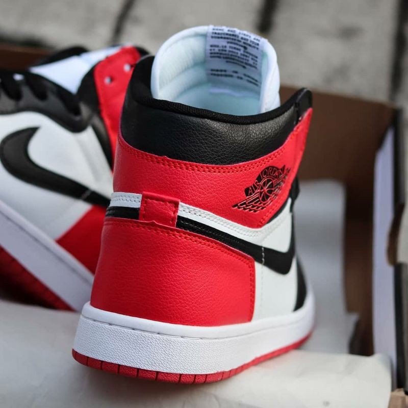 Air Jordan 1 Mid bred toe