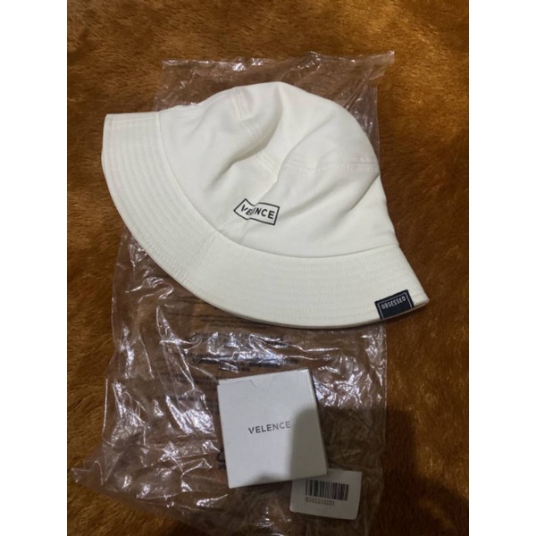 VELENCE BUCKET HAT (WHITE)