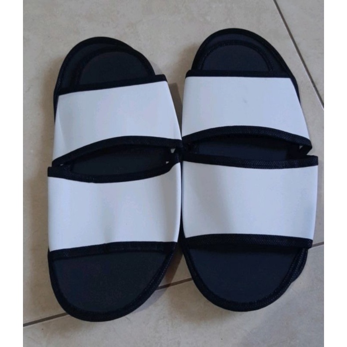 sandal#lantai#hotel#sovenir.sepon 4ml hitam putih